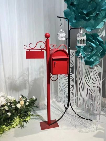 American-Style Retro Wrought Iron Mailbox with Lock, Outdoor Mail Box, Villa Mailbox Decoration Props,