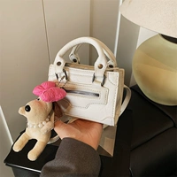 Белая подвеска