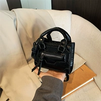 Черная подвеска