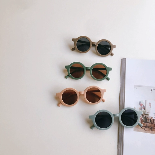 Брендовые сливочные детские солнцезащитные очки на солнечной энергии подходит для мужчин и женщин для девочек, широкая цветовая палитра