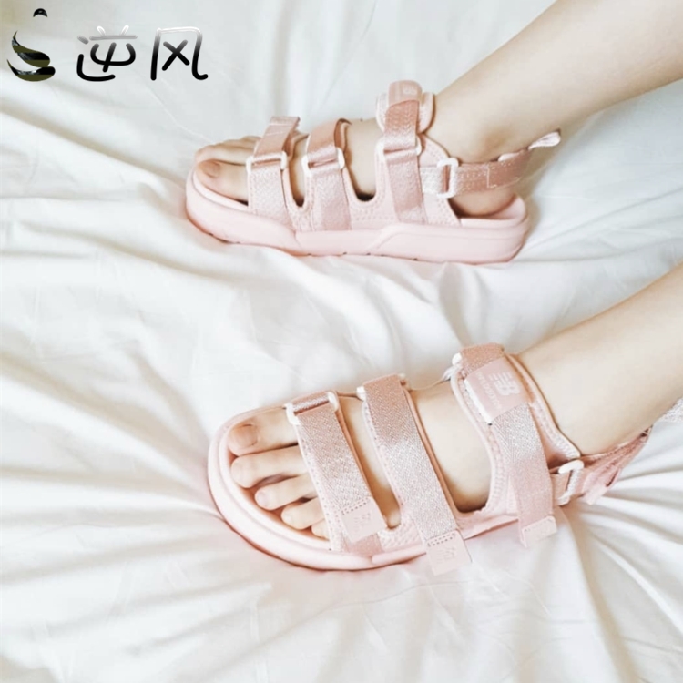 Mới cân bằng mới cân bằng bãi biển dép nam giới và phụ nữ dép giản dị thể thao mùa hè dép velcro dép dép quai hậu nữ đế cao