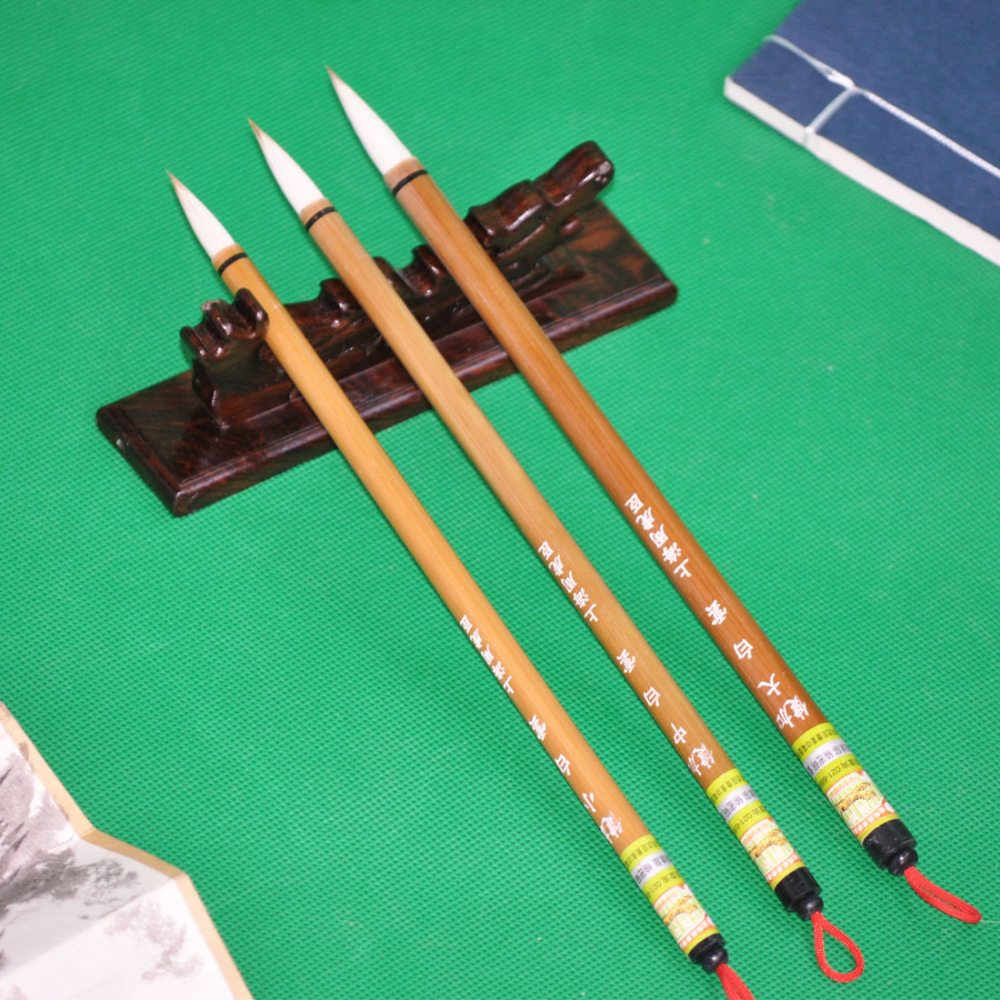 Shanghai Zhou Huchen brush and Hao Da Baiyun regular script Running script Chinese Painting Dyeing Medium Kai Small Kai Beginner students with calligraphy Chinese painting Lake pen