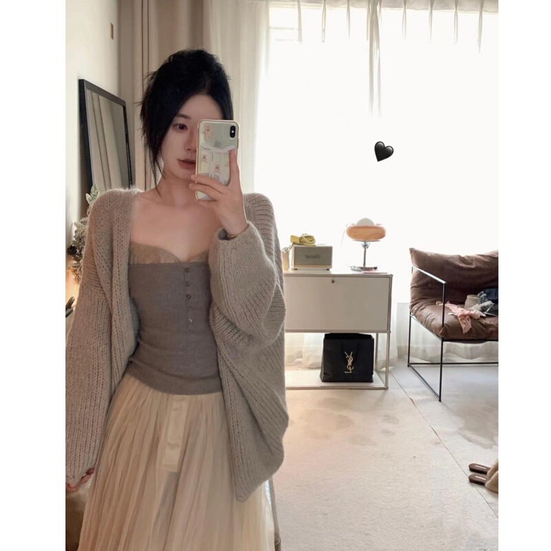 Gray Thick-Knit Mohair Sweater Cardigan for Women, Gentle, Loose, Lazy Style, Soft and High-End Autumn and Winter Coat Gray Thick-Knit Mohair Sweater Cardigan for Women, Gentle, Loose, Lazy Style, Soft and High-End Autumn and Winter Coat