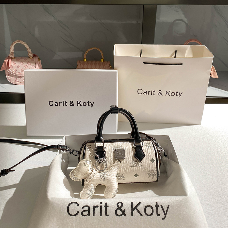 Carit Kotyの今年人気の女性用夏高級バッグ2024新しいスタイルのボストンピローバッグ