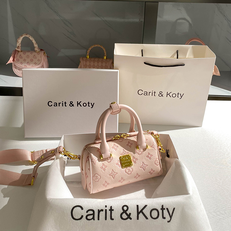 Carit Koty 通勤バッグ レディース 2024 年夏新作 ハイエンド ピンク エンボス ボストン ピロー バッグ トレンディ