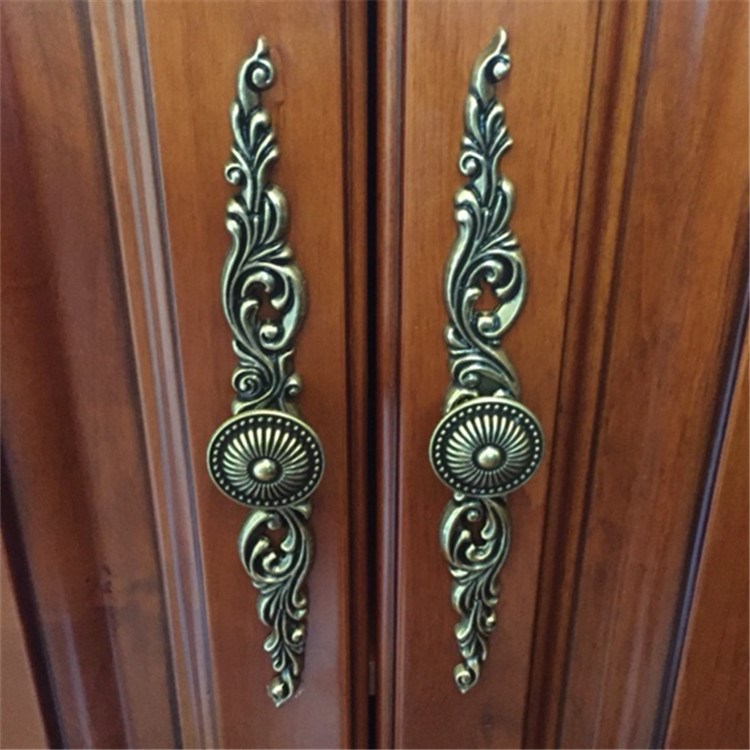 American Qingguara hand imitation ancient wardrobe pull handle overall cabinet door handle European-style ancient bronze color as old drawer handle