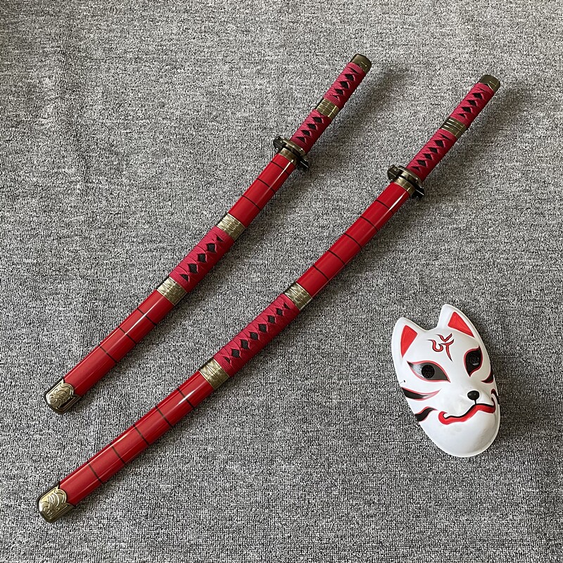 Three generations of ghosts with sheaths toy draw swords and swords together with swords and kendo pirates autumn water samurai blade bamboo wood children have not opened the edge