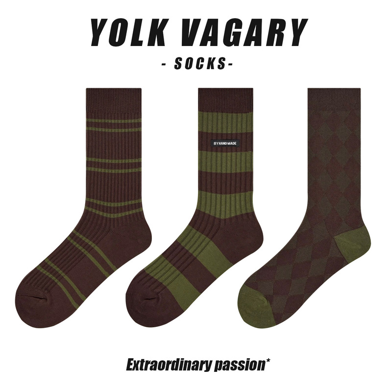 Dark Brown Background with Olive Green Contrasting Design, High-End Maillard Coffee Color, Autumn and Winter Retro Pure Cotton Stockings Dark Brown Background with Olive Green Contrasting Design, High-End Maillard Coffee Color, Autumn and Winter Retro Pure Cotton Stockings