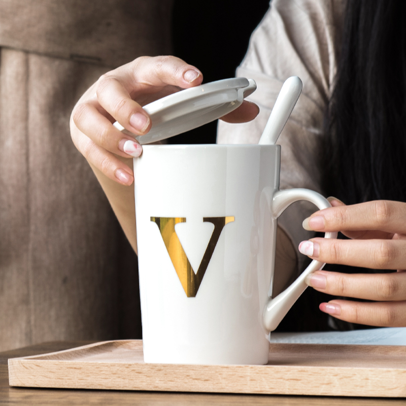 Creative surname ceramic cups with cover run water cup ipads China mugs office picking coffee cups of milk tea cups