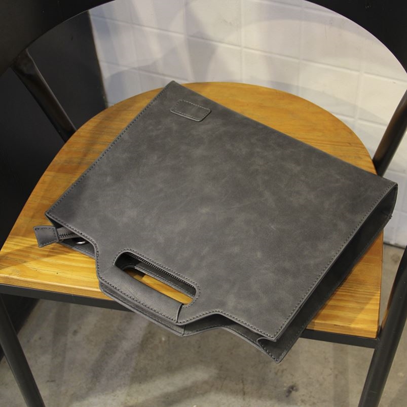 2022 New Document Pack Business Handbag Men's Single Shoulder Bag with Current Slipper Bag Renaissance briefcase