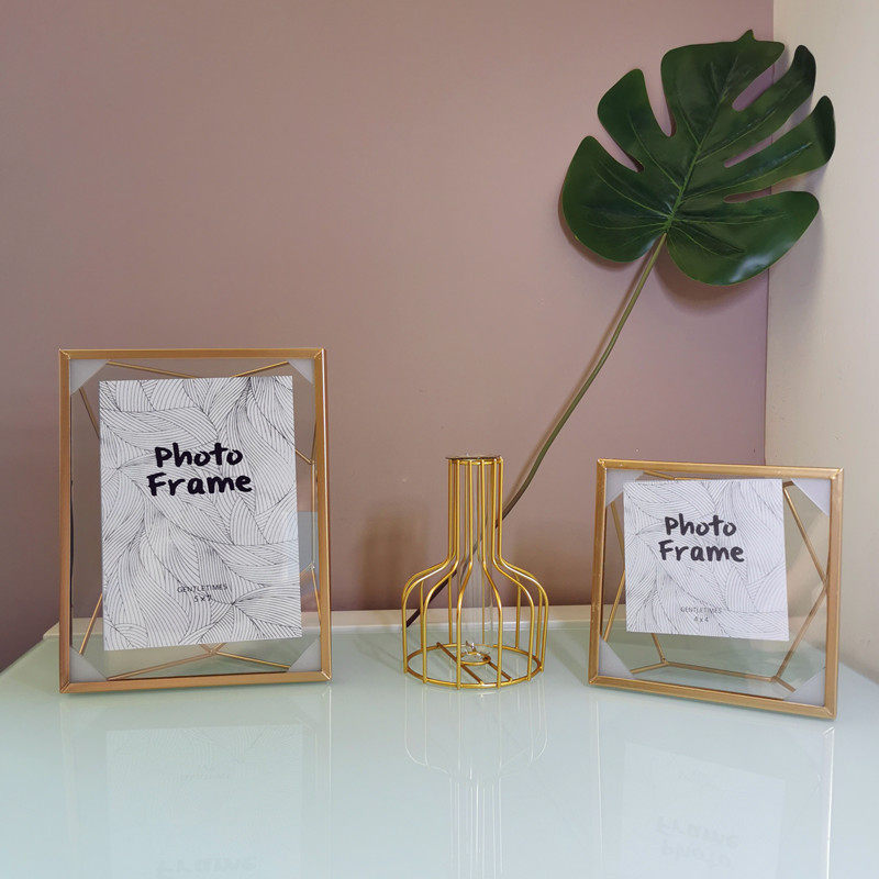 Modern simple metal geometric photo frame pendulum ins creative wall hanging 6 inch photo frame Nordic style image frame ornament