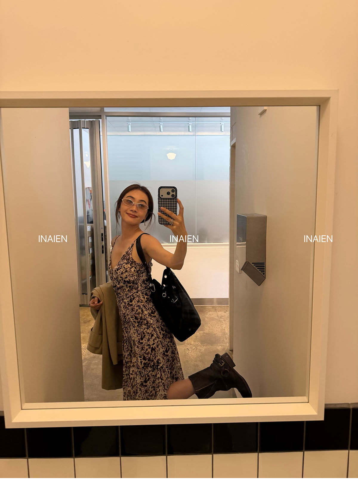 INAIEN笑笑家 винтажное леопардовое платье-сарафан с V-образным вырезом "重庆森林" весна 26