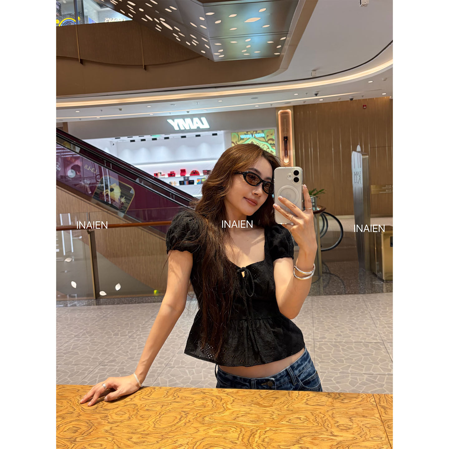 INAIEN笑笑家 блузка с пышными рукавами и вышивкой в цветочек весенняя коллекция 2026