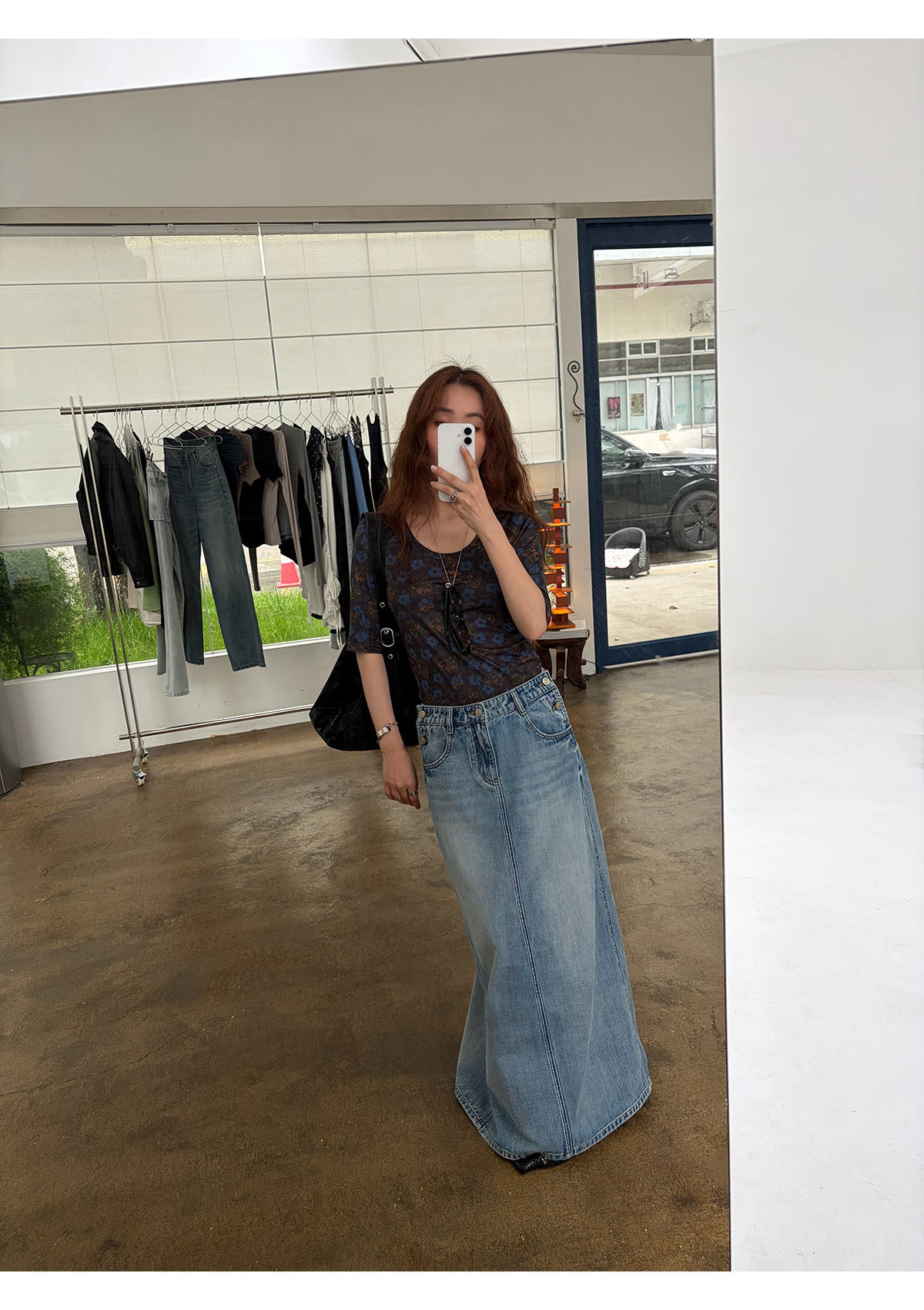 INAIEN笑笑家 "Санторини" прямая облегающая стройнящая джинсовая юбка с разрезом