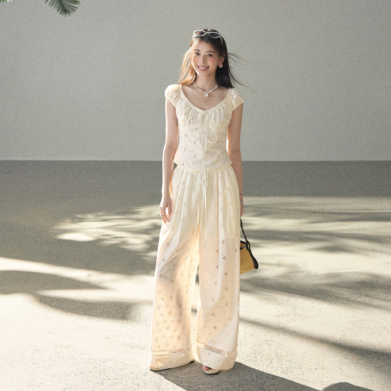 Oases Ss "Early Summer Clouds Collection" All-Cotton Paisley Hollow Embroidery Vacation Casual T-Shirt and Pants Set