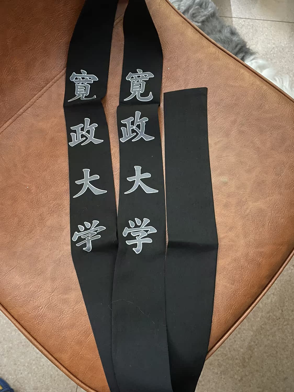 Strong wind blowing in the box Genyi Chuanhuan University of Economics and University Cordon with non-commercial Japanese buy back spot