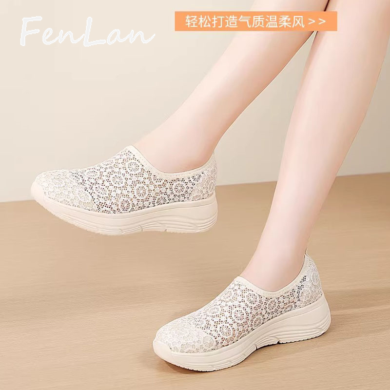 Lace Mesh Mom Shoes 2026 New Summer Women's Sandals for Middle-Aged and Elderly People Breathable Walking Sports Casual Shoes