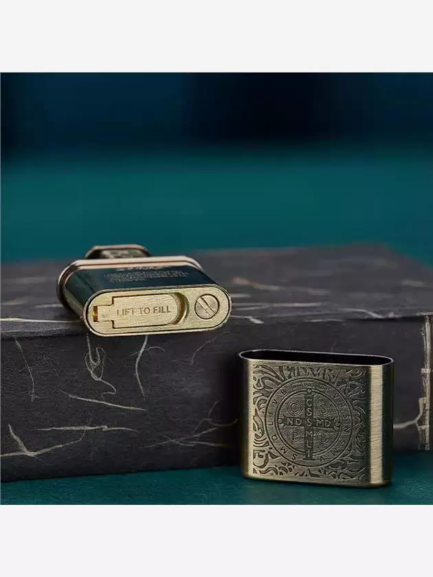 Old-fashioned windproof creative retro lighter kerosene, 80 years