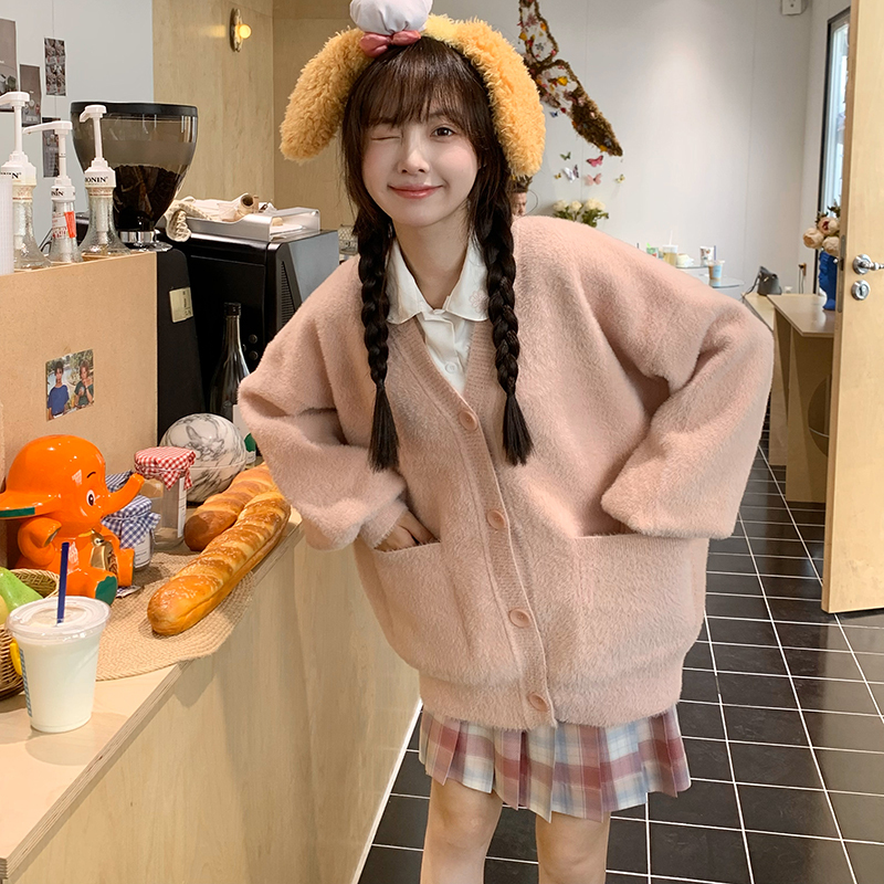 In-Stock Chunmachi Jk Faux Mink Plush Knitted Cardigan Sweater, Autumn and Winter Thickened Warm Sweet Style for Petite Figures In-Stock Chunmachi Jk Faux Mink Plush Knitted Cardigan Sweater, Autumn and Winter Thickened Warm Sweet Style for Petite Figures