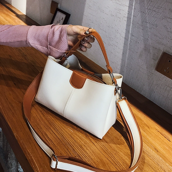 thick strap shoulder bag