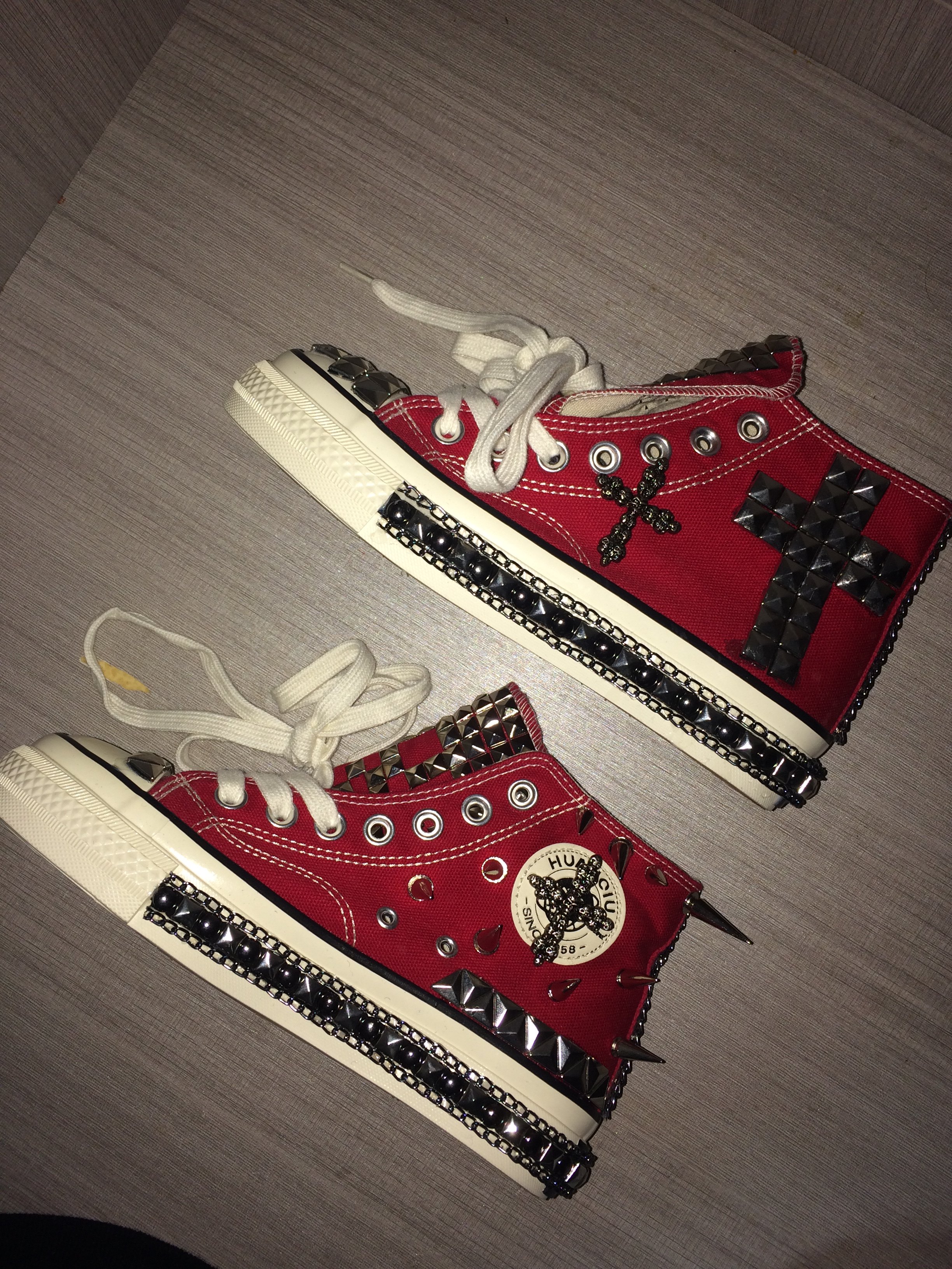 Red Devil Original [Red Cross Thorns] Subculture Punk Studded Canvas Shoes