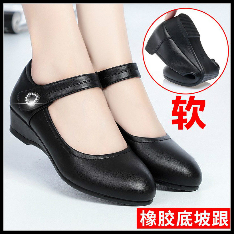 Mother shoes single shoes leather flat bottom comfortable soft bottom run moon shoes middle-aged summer middle-aged and elderly one word buckle red shoes leather shoes