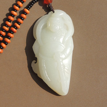 I was shocked to wear the exquisite dialect Hetian jade from Xinjiang old ripe yellow Qin skin white jade oily and delicate door god pendant h0
