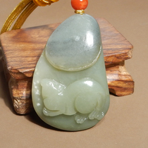 Hetian jade boutique with huge leakage blue and white seed material green leather color zodiac rat pendant R8