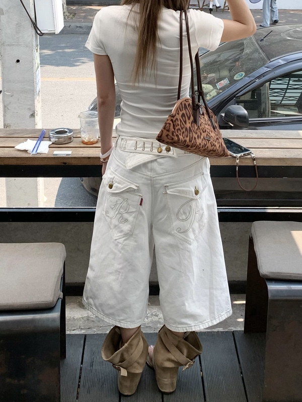 Zhl Studio American Retro Paris Buckle White Denim Cropped Pants Summer Loose Casual Shorts for Men and Women Zhl Studio American Retro Paris Buckle White Denim Cropped Pants Summer Loose Casual Shorts for Men and Women
