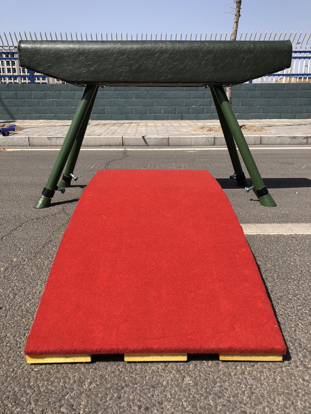 Trojan Horse Springboard Jump Horse Athletics Training Equipment 400 m Obstacle Instruments Goat Saddle Horse Pedal Saddle