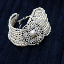 Library Yin pearl bracelet