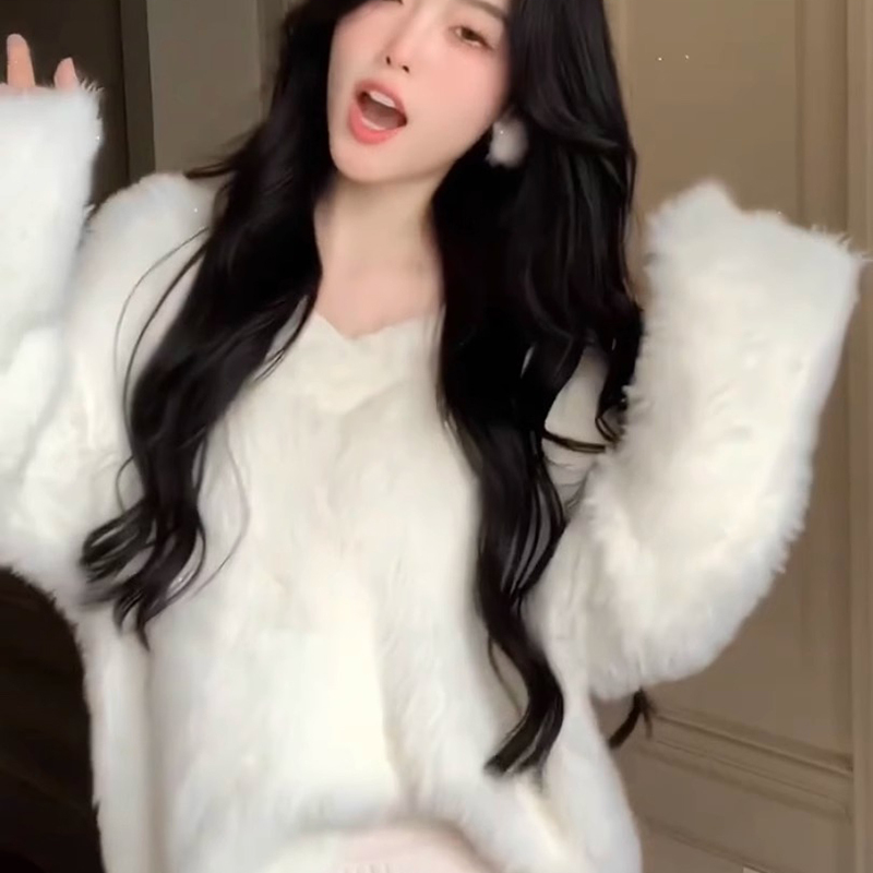 New Autumn and Winter White Long-Haired Faux Mink Sweater, Mid-Length Pullover, V-Neck Knitwear, Lazy and Loose Top for Women