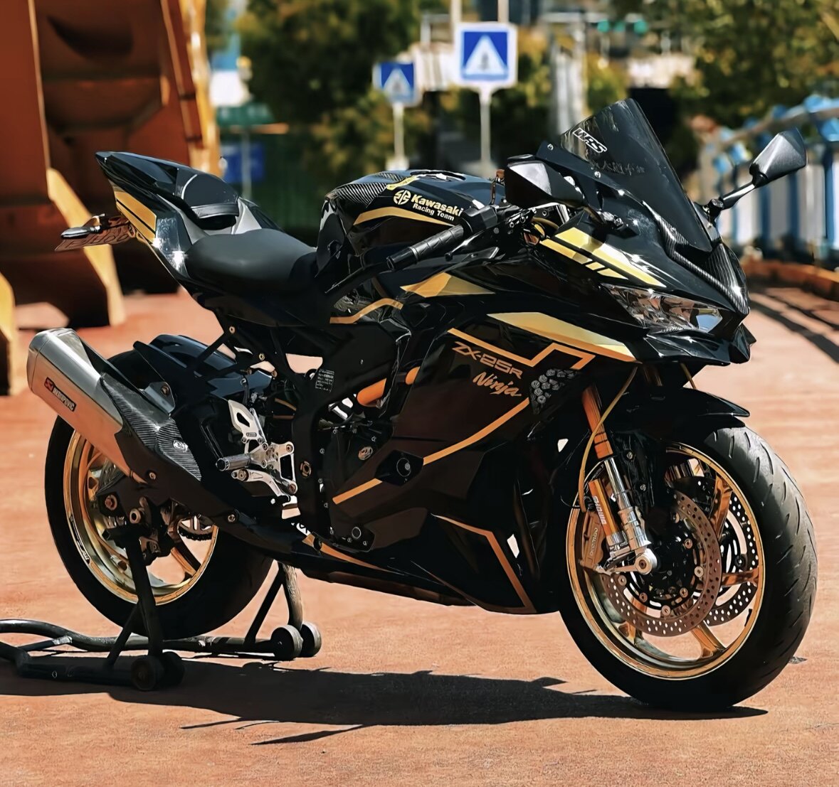 Kawasaki zx-4r/zx-4rr/zx25r 19-24 full fairing kit: transform your