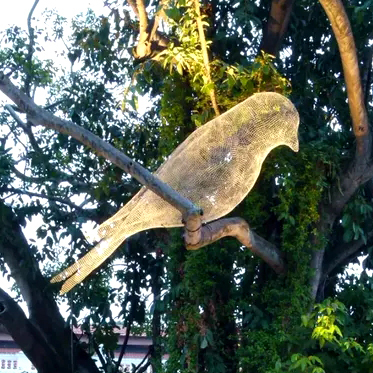 Outdoor Tree-Mounted Hollow-Out Luminous Bird Sculpture, Stainless Steel Woven Mesh Bird Sculpture for Garden and Scenic Area Night Scene Decoration