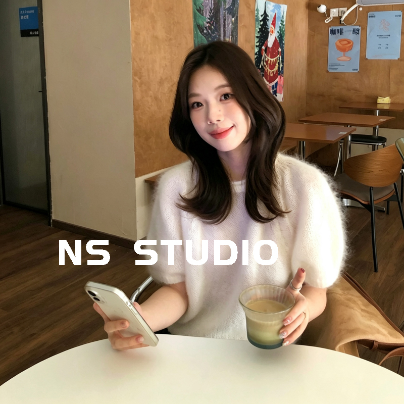Korean Style Gentle White Mohair Short-Sleeved Sweater for Women, Autumn and Winter Loose, Lazy, Soft and Waxy Pullover Knitted Top Korean Style Gentle White Mohair Short-Sleeved Sweater for Women, Autumn and Winter Loose, Lazy, Soft and Waxy Pullover Knitted Top