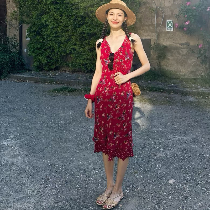 Zhong Chuxi's Same Style Red Floral V-Neck Dress for Women, Suitable for Beach Vacations, Elegant Sleeveless Waist-Cinching Slimming Dress for Summer Zhong Chuxi's Same Style Red Floral V-Neck Dress for Women, Suitable for Beach Vacations, Elegant Sleeveless Waist-Cinching Slimming Dress for Summer