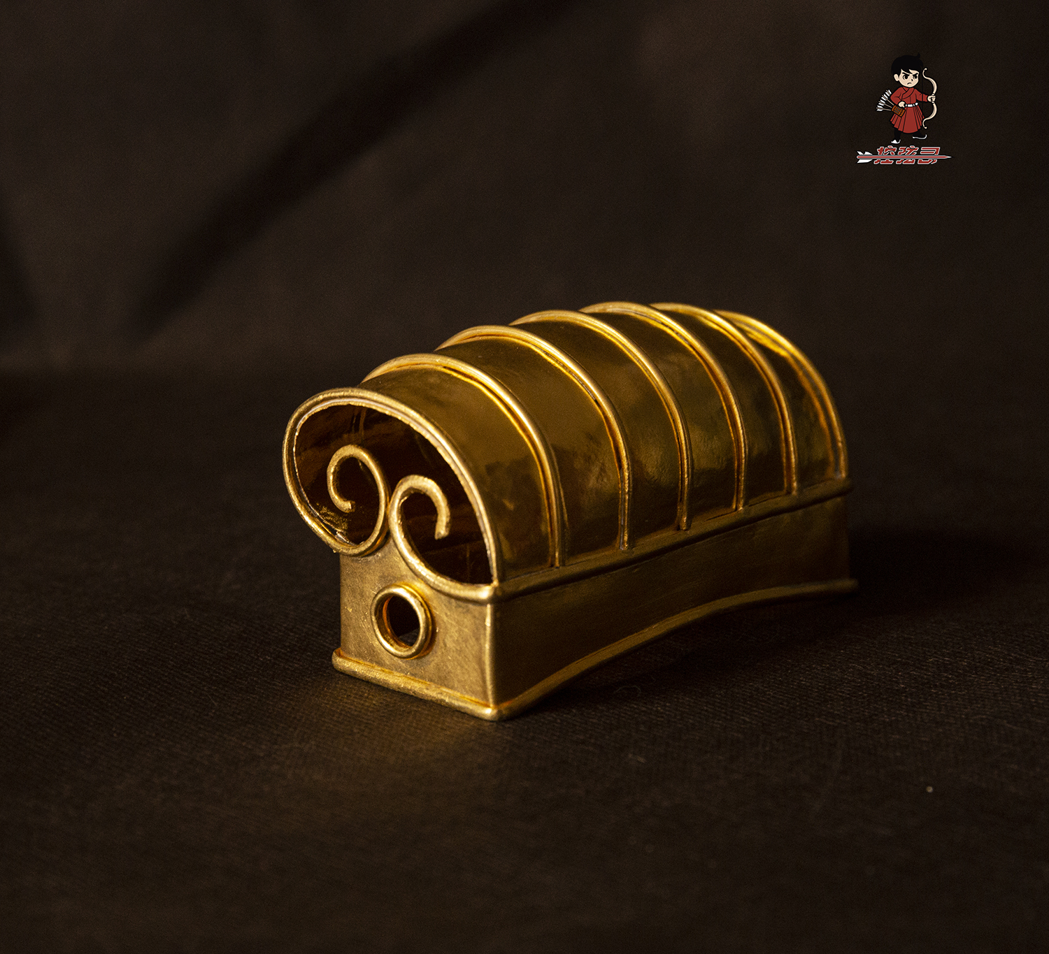 The golden crown of the control string Division