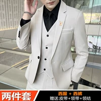 Белые штаны, ремень, галстук, галстук-бабочка