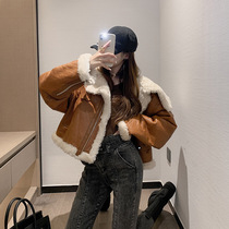 2022 new winter leather and fur jacket womens fur short style young motorcycle lamb hair Haining