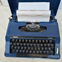 Old Shanghai Cultural Revolution antiques scarce blue hero brand old-fashioned typewriter English mechanical old typewriter