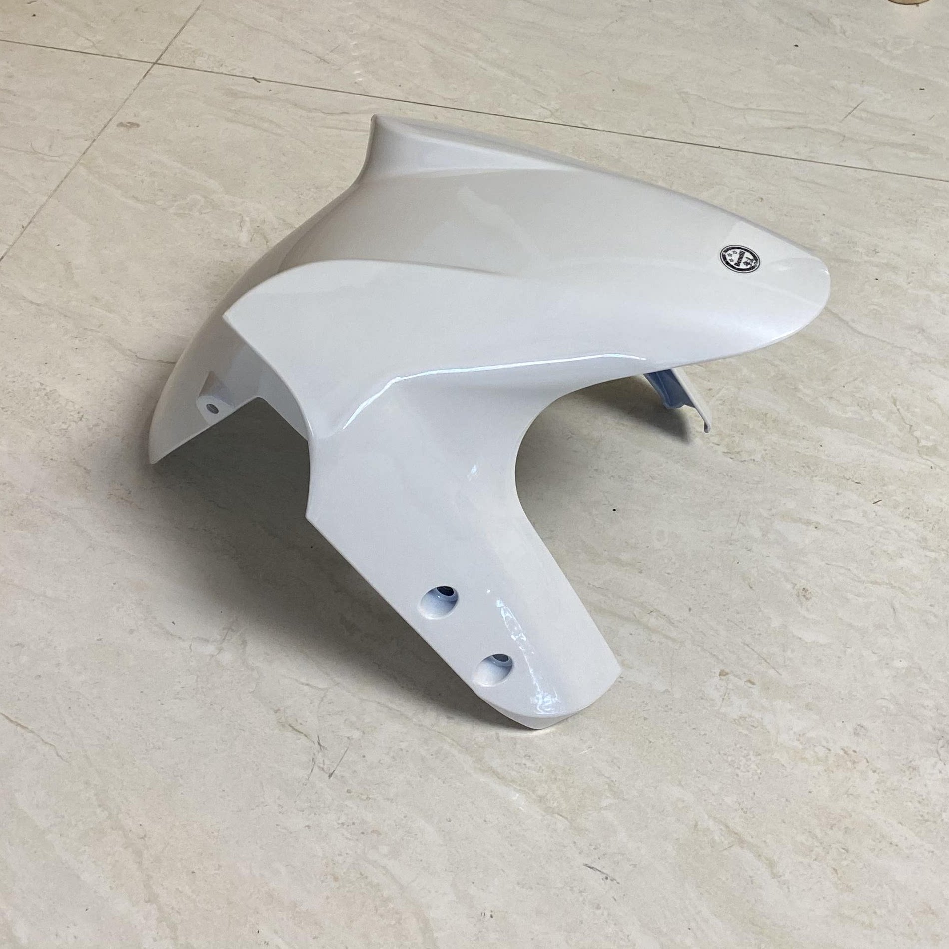 Qianjiang Beili Ni original front fender is suitable for European Huanglong 600 chase 600 Huanglong 300 front mud tile