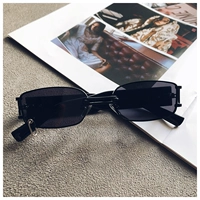 Черная рама черная серая пленка