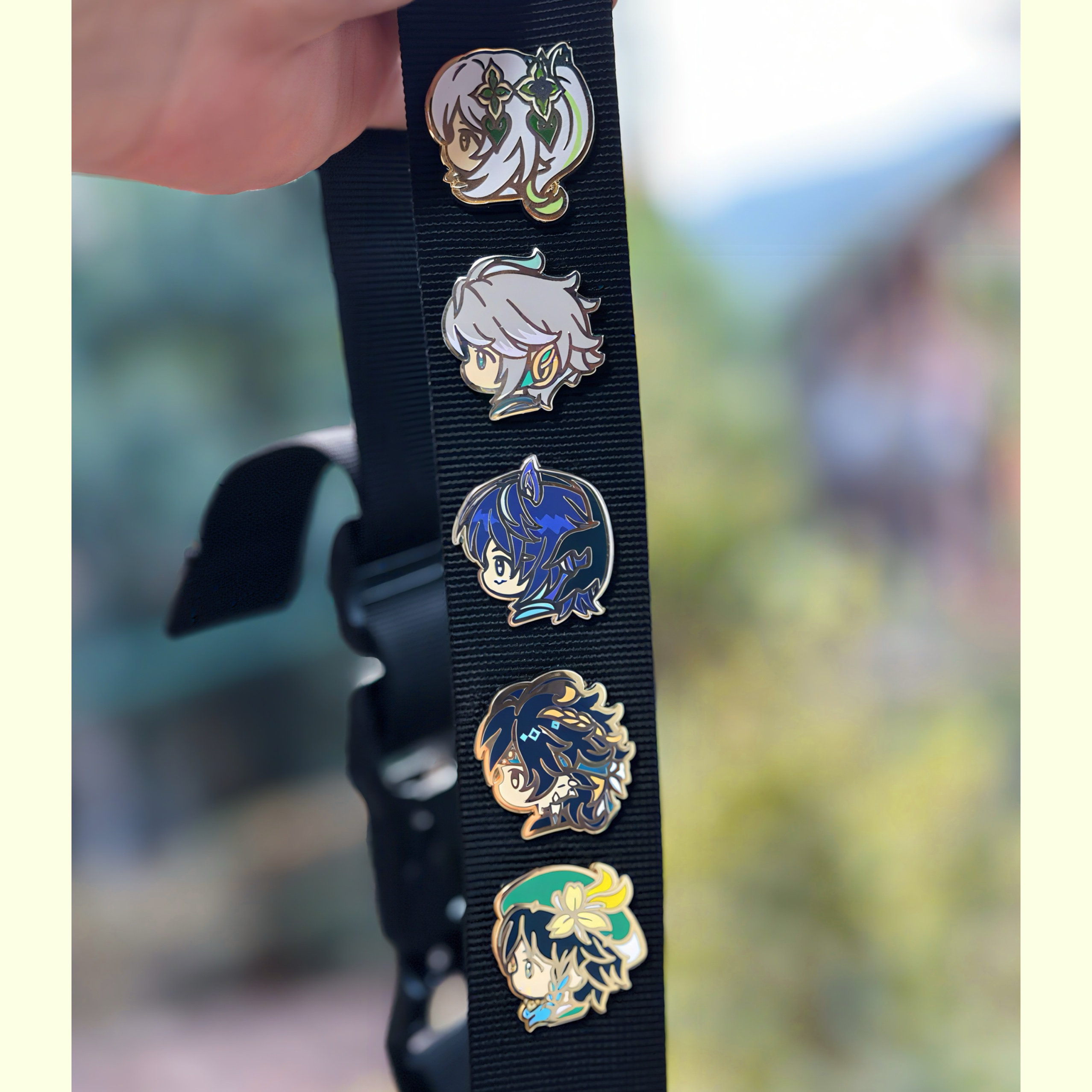Genshin Impact Fan Merchandise in Stock, Two-Dimensional Imitation Enamel Metal Badge Zhongli Kukiqi Xiangling Wanderer Badge
