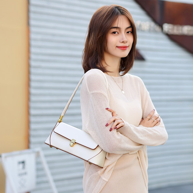 Hong Kong purchasing retro armpit bag, high-end French baguette bag, fashionable and versatile shoulder bag, new style for women 2024