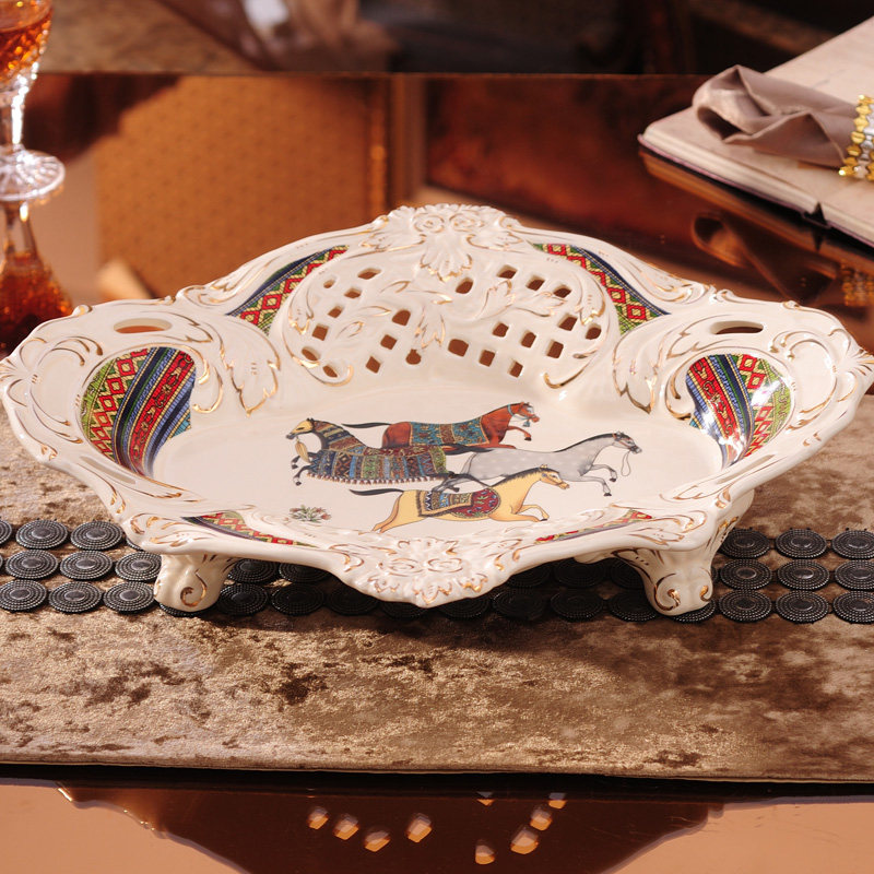 Large luxury ceramic fruit bowl set creative living room fruit bowl hollow three-piece tea table light luxury European horse