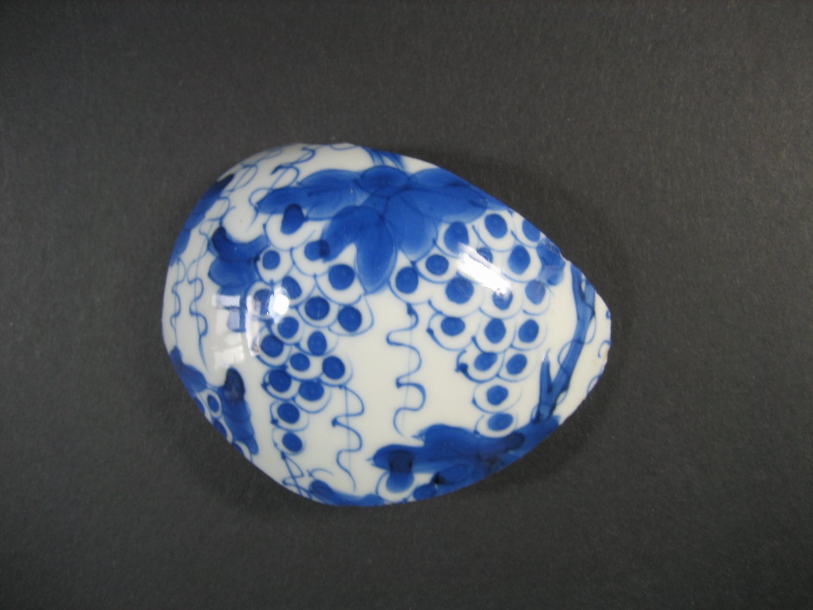 Bag Old Fidelity Clear Kangxi Green Flowers Cumin Blue Grape Tattoo Small Bottle Shoulder Ancient Porcelain Sheet Specimen