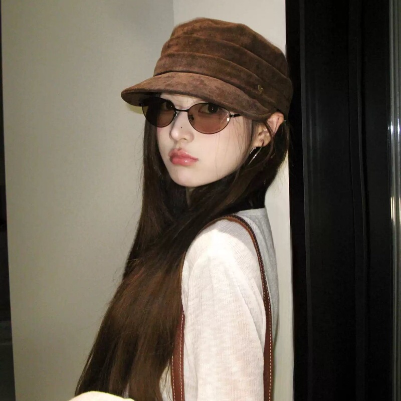 Korean Suede Flat-Top Equestrian Hat for Autumn and Winter, Vintage Knight Hat That Makes the Face Look Smaller, Fashionable and Versatile Duckbill Work Hat