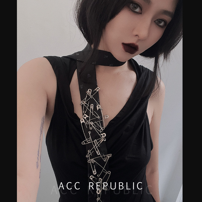 Independently designed button-down tie, dark punk style, fashionable preppy shirt collar accessories, subculture y2k