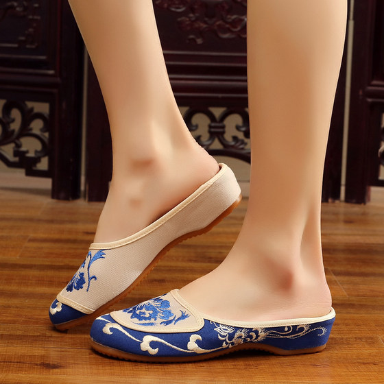 Old Beijing embroidered slippers for daily indoor and outdoor wear, non-slip women's cloth shoes, low heels, Baotou, increased home slippers, spring and summer