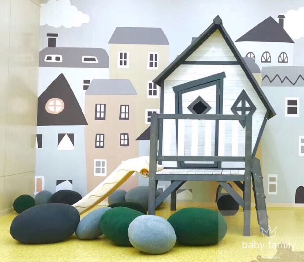 Outdoor large children's wooden house Game room Climbing tree house Slide Tent house Kindergarten Toy Pink amusement Park